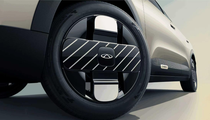 17-Inch Two-Tone Star Shield Wheels