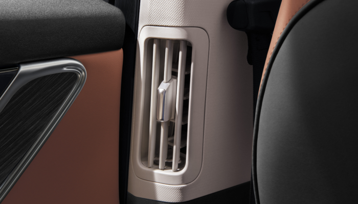 Second and third row air vents